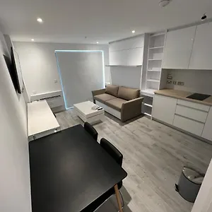  Apartment Modern Studio In